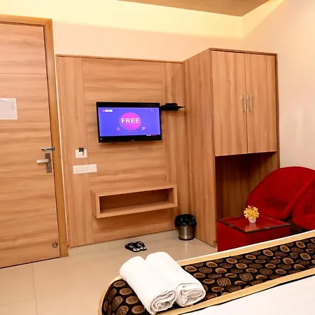 Hotel Diamond Villa & Banquet- Near Golden Temple-2